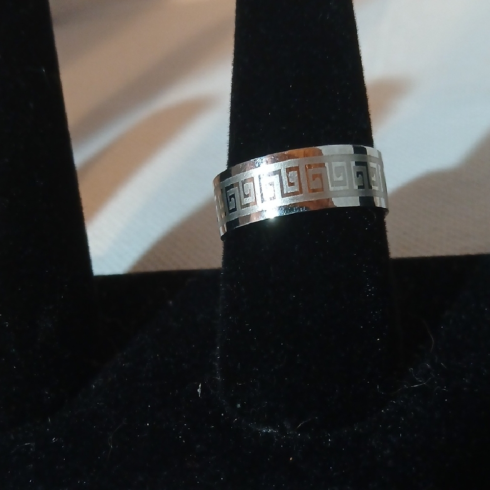 Silver Geometric Pattern Ring